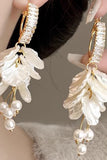 White Flowers Pearls Earrings