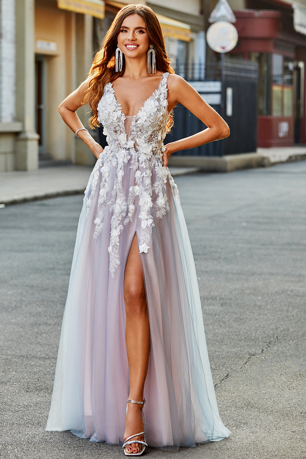 A-Line/Princess V-Neck Split Floor-Length Tulle Prom Dress With Appliques