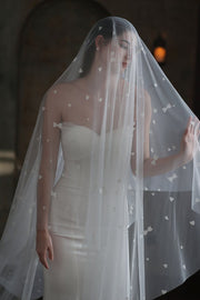 White One-Tier Cut Edge Long Tulle Chapel Bridal Veil with Hearts