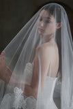 Vintage White Single-Tier Tulle Fingertip Wedding Veil with Lace