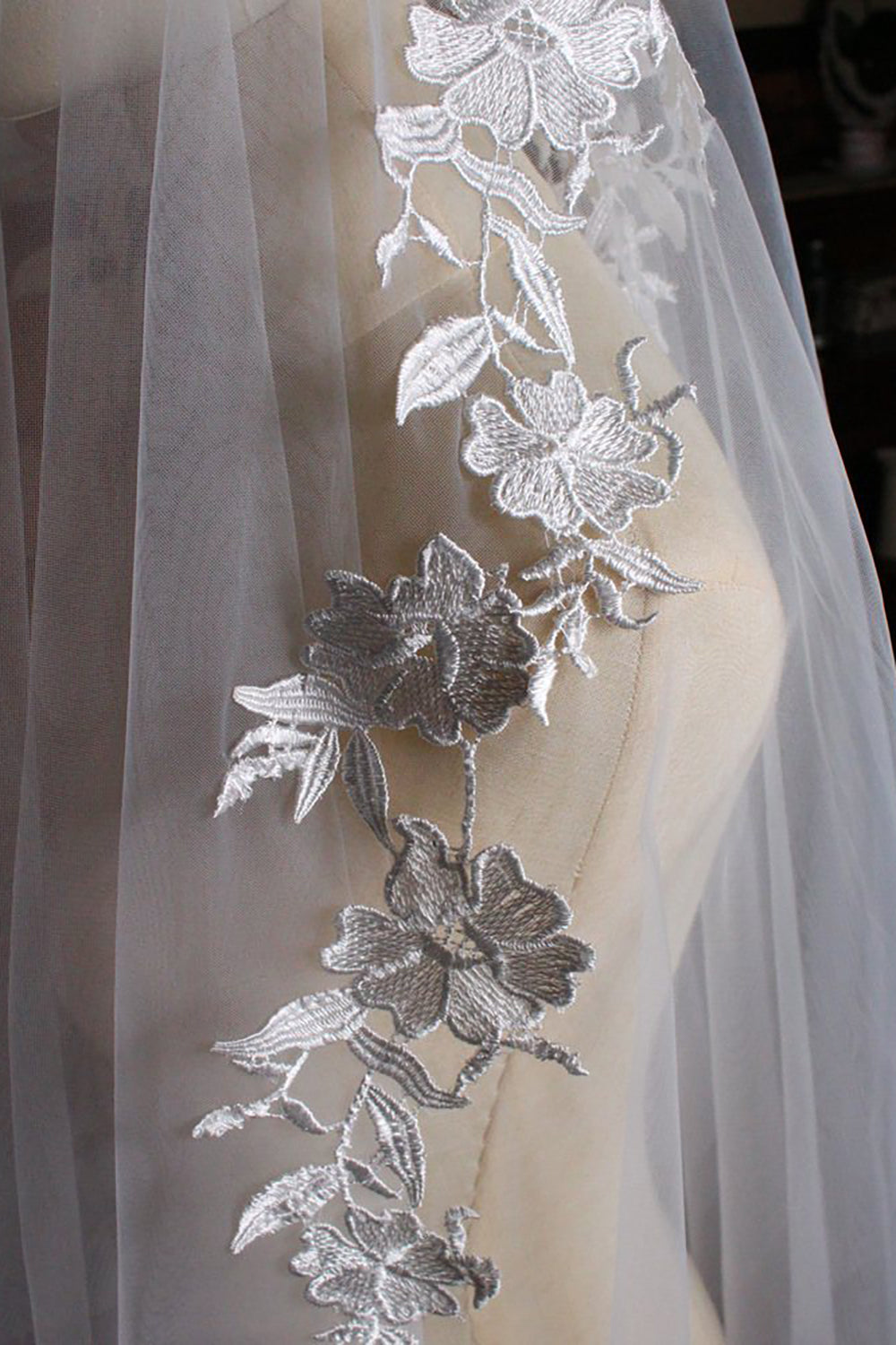 White Tulle Fingertip Wedding Veil With Lace Appliques