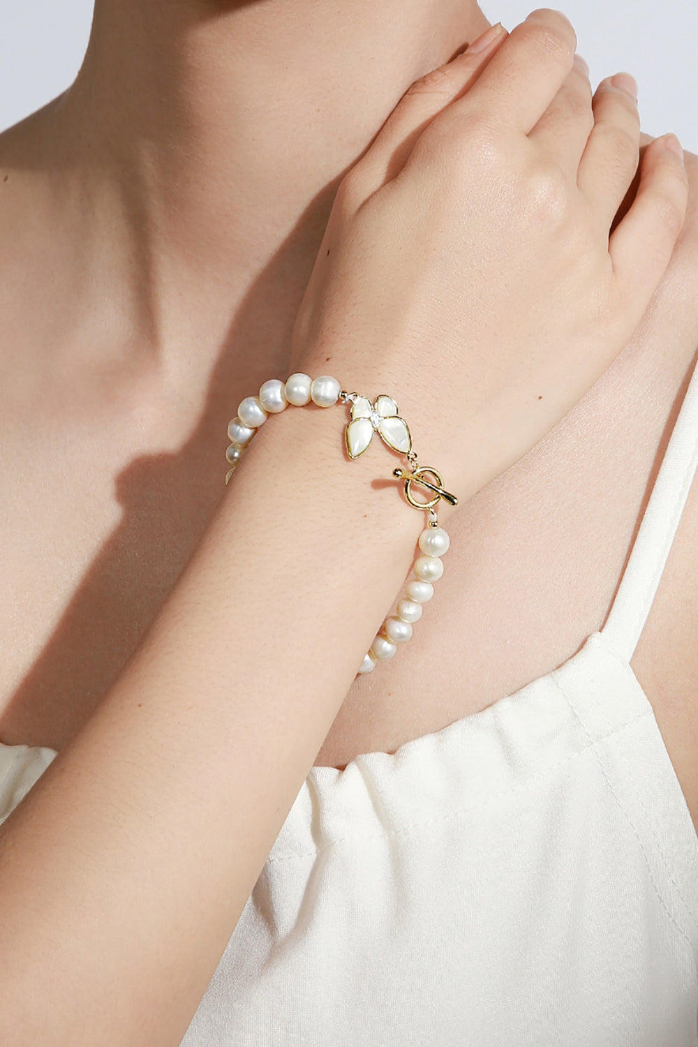 Sparkly White Pearl Stretch Bracelet with Butterfly