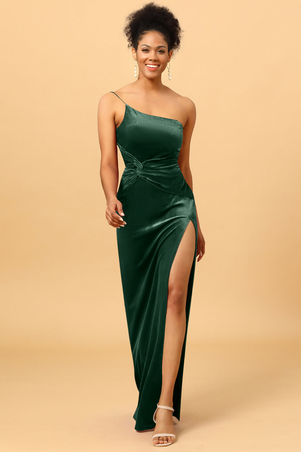 white christmas dresses Emerald Green Velvet Bridesmaid Dress 2021 Scoop Modest Maxi Dress with Long Sleeves white christmas dresses Emerald Green Velvet Bridesmaid Dress 2021 Scoop Modest Maxi Dress with Long Sleeves